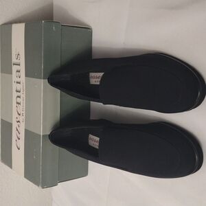 Essentials Zest Black Loafers Size 6-1/2 New